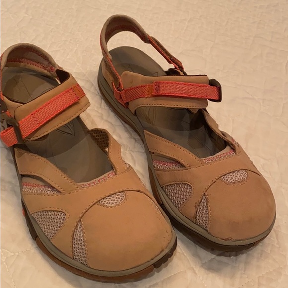 merrell sandals closed toe